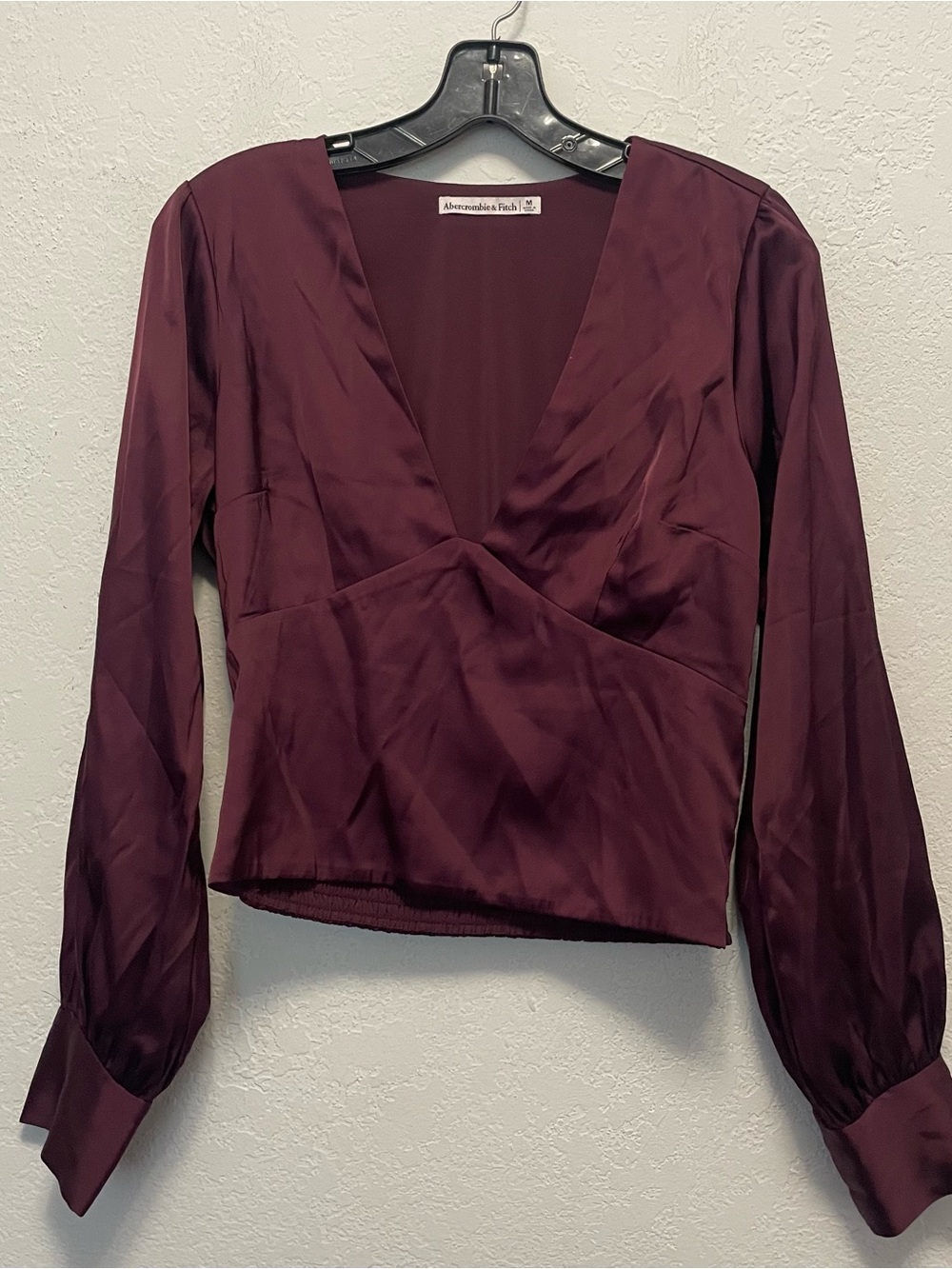 ABERCROMBIE & FITCH Women's M Silky Satin Top Burgundy Cropped Long Sleeve